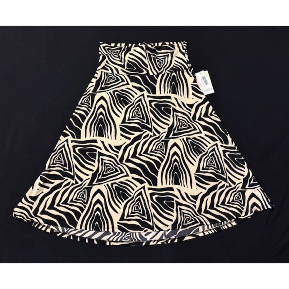Lularoe black and tan print skirt size small, NWT